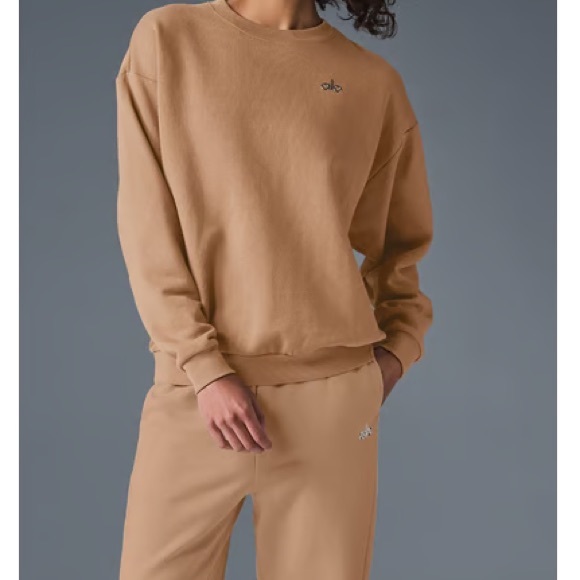 ALO Yoga Toasted Almond Accolade Sweat Set - Picture 1 of 5